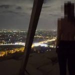di puncak Piramida