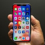 layar iPhone yang berkedip-kedip