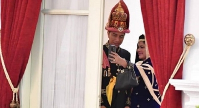 Ini Ponsel Yang Digunakan Presiden Jokowi dan Istri Untuk Selfie di Hari Kemerdekaan RI