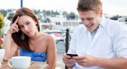 Survei SweetRing: Hubungan Bisa Terganggu Karena Handphone