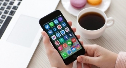 Studi: Orang Indonesia Habiskan 3 Jam 23 Menit Sehari Mengakses Medsos