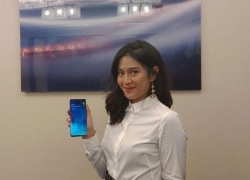 Ini Alasan Dian Sastro Pilih Samsung Galaxy S10 Plus Kapasitas 1 TB