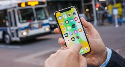 Gara-Gara iPhone, Pria Ini Selamat Dari Tusukan Anak Panah