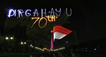 Huawei P8, Lukis Empat Monumen Jakarta dengan Light Painting