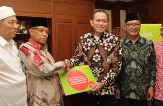 Indosat Ooredoo Donasikan Komputer ke NU demi Pendidikan