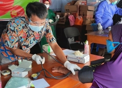 Mobil Klinik Indosat Ooredoo Beroperasi Tanggap Darurat Bencana