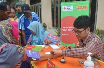 Indosat Ooredoo Bantu Pengungsi Bencana Banjir Samarinda dan Konawe