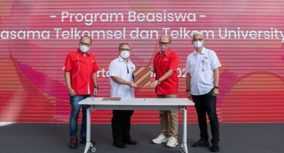 Telkomsel Beri Beasiswa Telkom University