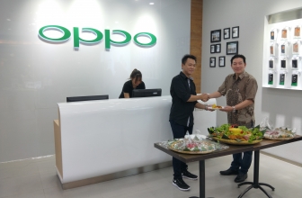OPPO Buka Toko di Bandung untuk Memikat Penggemar Selfie