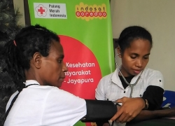 Mobil Klinik Indosat Ooredoo Bertandang ke Sentani