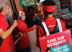 Telkomsel Blusukan Jemput Pelanggan Registrasi Kartu SIM