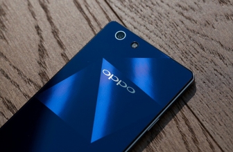 Oppo R1X, Terkendala Panel Belakang Berlian