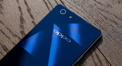 Oppo R1X, Terkendala Panel Belakang Berlian