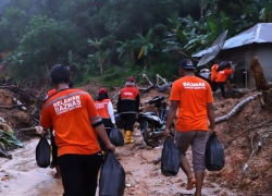 RedDoorz dan Baznas Bagikan Sembako