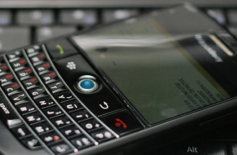 Throwback Phone: BlackBerry Bold 9000 dan BlackBerry Storm yang Menghebohkan