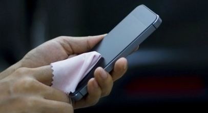 Cara Membersihkan Ponsel Secara Berkala