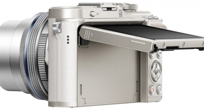 Olympus PEN E-PL9 Siap Selfie Desain Kompak