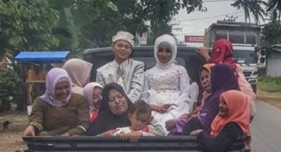 VIRAL! Foto Pasangan Pengantin Ini Bikin Netizen Bersyukur