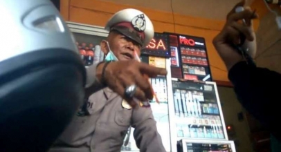 VIRAL! Beredar Video Oknum Polisi Melakukan Pungli