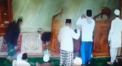 VIRAL! Video Dramatis Khatib Jumat Wafat di Mimbar Masjid