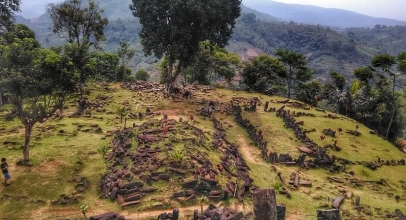 Studi Terbaru Sebut Gunung Padang Struktur Piramida Tertua di Dunia