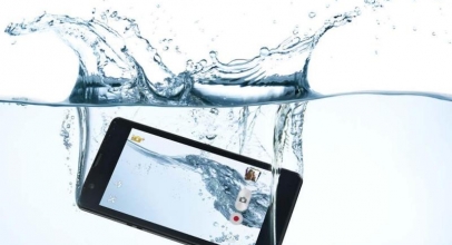 Handphone Anda Terendam Air? Lakukan 5 Langkah Mudah Ini