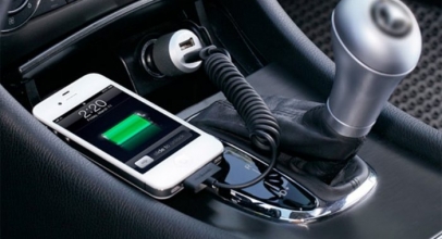 5 Tips Aman Mengisi Baterai Smartphone di Mobil
