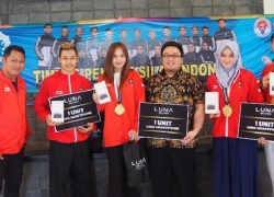 Atlet Pencak Silat Peraih Emas Dapat Smartphone Luna