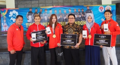Atlet Pencak Silat Peraih Emas Dapat Smartphone Luna