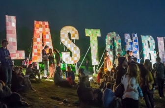 Oppo Reno 5G Bakal Muncul di Festival Musik Akbar Glastonbury