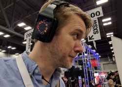 Telah Hadir Headphone Touchscreen Android