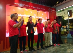Telkomsel Salip XL Keluarkan 4T4R