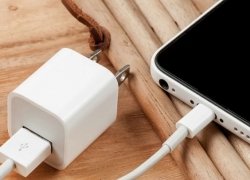 Apple Kena Denda di Brazil Jika Jual iPhone Tanpa Charger