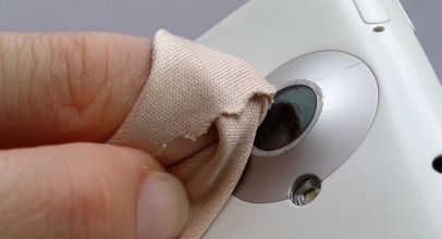 Tips: Cara Gampang Bersihkan Lensa Kamera Smartphone