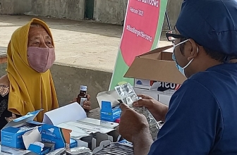 Mobil Klinik Indosat  Bantu Korban di Kawasan Terdampak Banjir