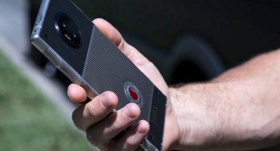 Hydrogen One versi Titanium Dilego Rp 22,5 Juta