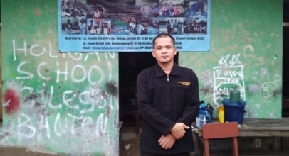 Cerita SmartFren Community; Ismet dari Jual Laptop untuk Bangun Kelompok Belajar
