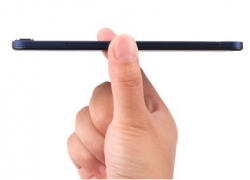4 SMARTPHONE ADU TIPIS