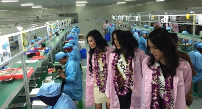 Tiga Ratu Kecantikan Kunjungi Pabrik Advan di Jateng