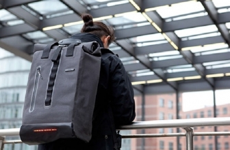 Visvo Novel, Backpack Isi GPS dan Powerbank