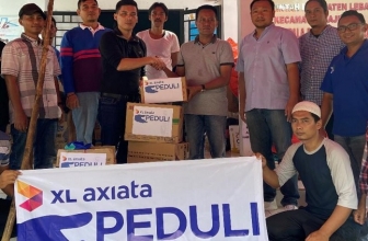 XL Axiata Bantu Korban Banjir Bandang Lebak dan Bogor