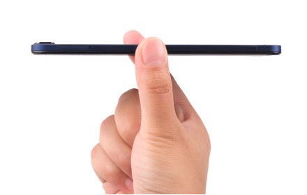 4 SMARTPHONE ADU TIPIS