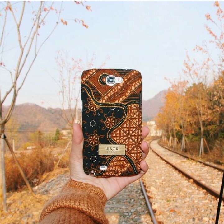 Melihat Batik Indonesia Lewat Case