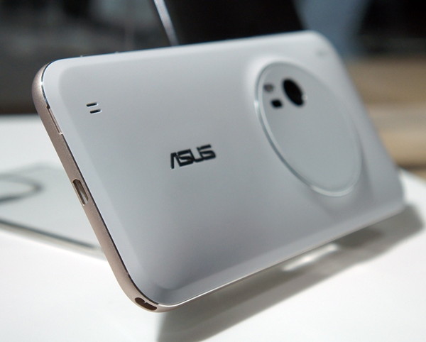 Asus ZenFone Zoom Mulai Dipasarkan di India