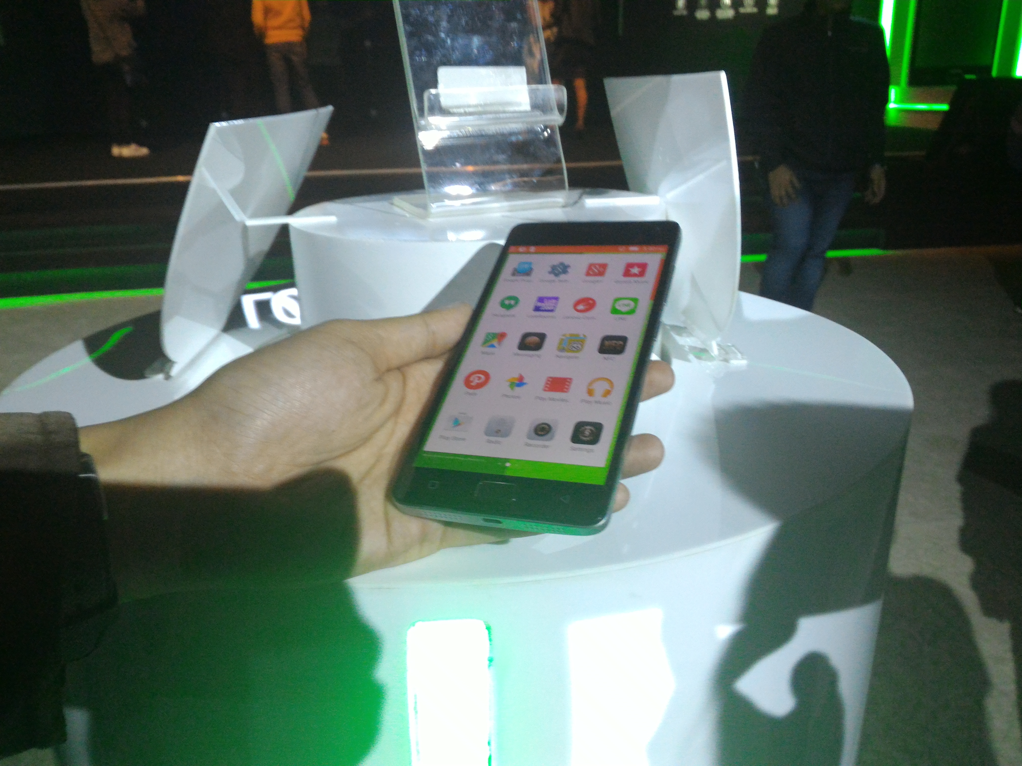 Lenovo Luncurkan Vibe P1 Turbo Versi Indonesia