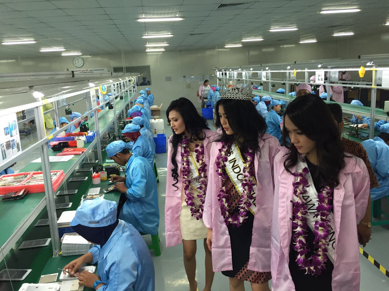 Tiga Ratu Kecantikan Kunjungi Pabrik Advan di Jateng