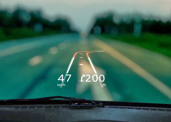 Gunakan Hudway Saja buat Nyetir Saat Malam