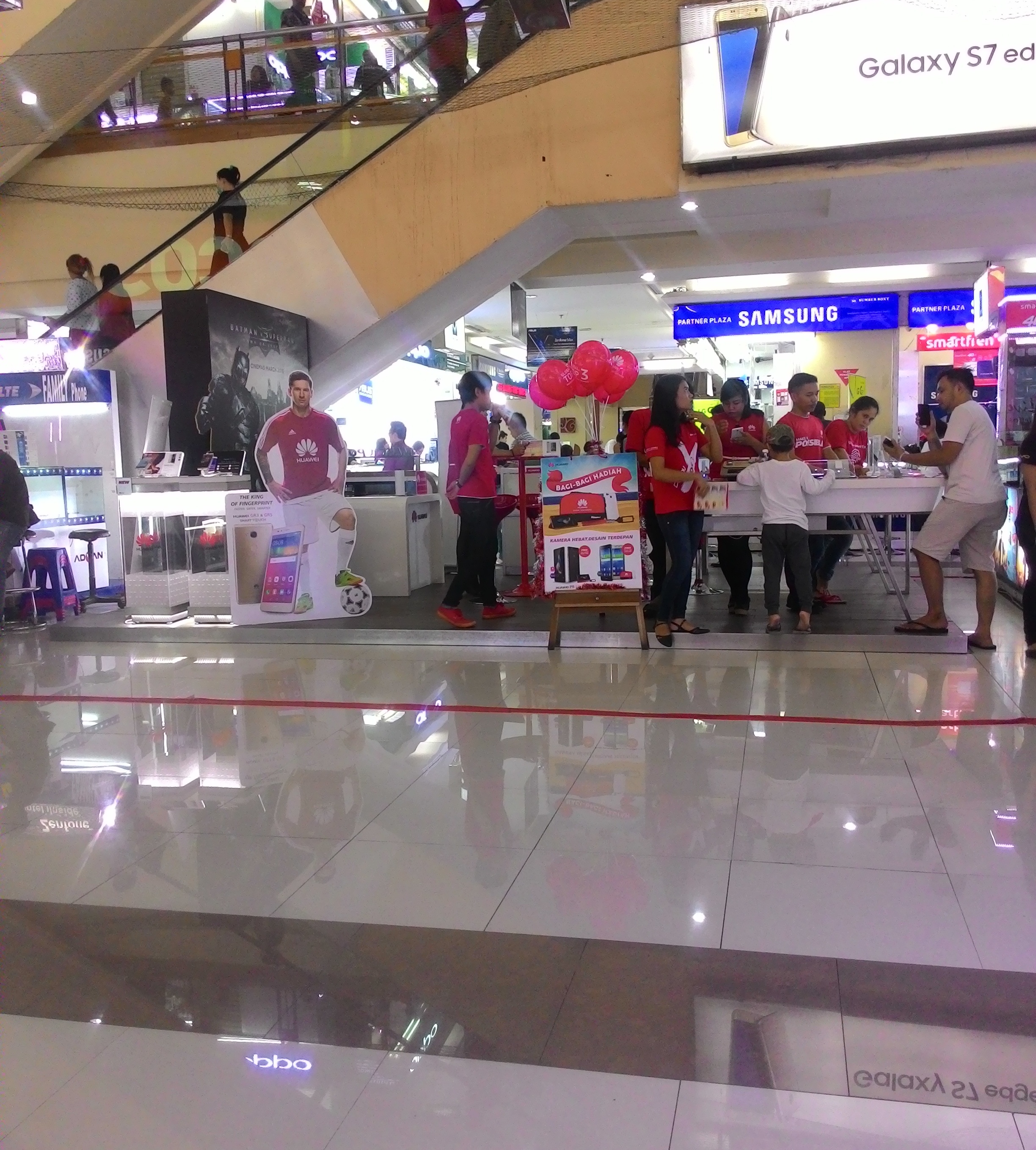 Huawei Pangkas Experience Store