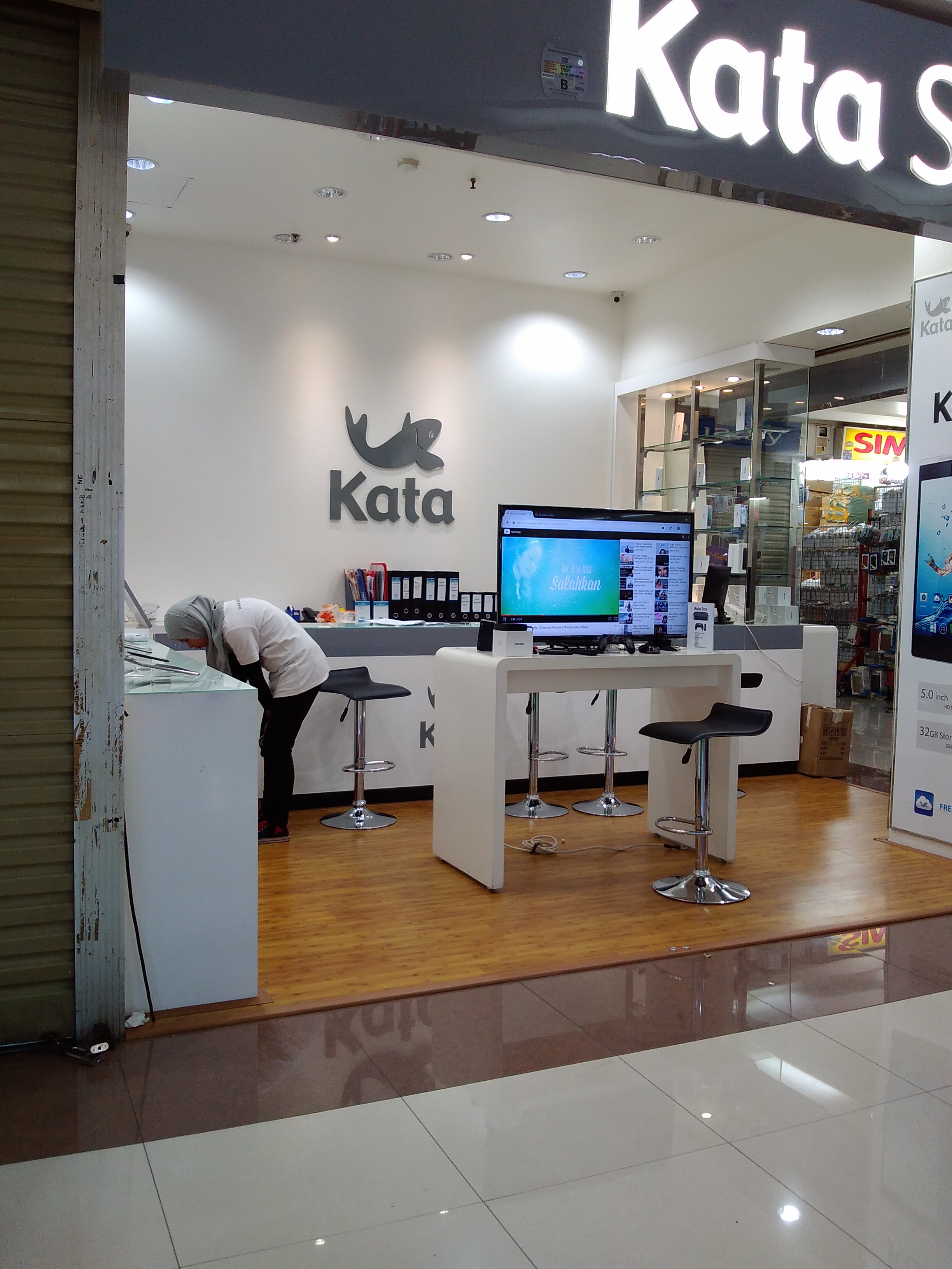 Sony Makin Redup di Roxy