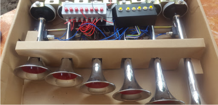 Bikin Klakson “Om Telolet Om”